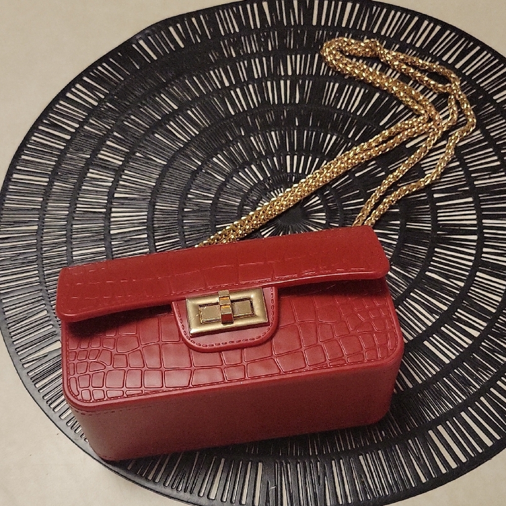 Elegant Red and Gold Crossbody Bag with Croc Texture